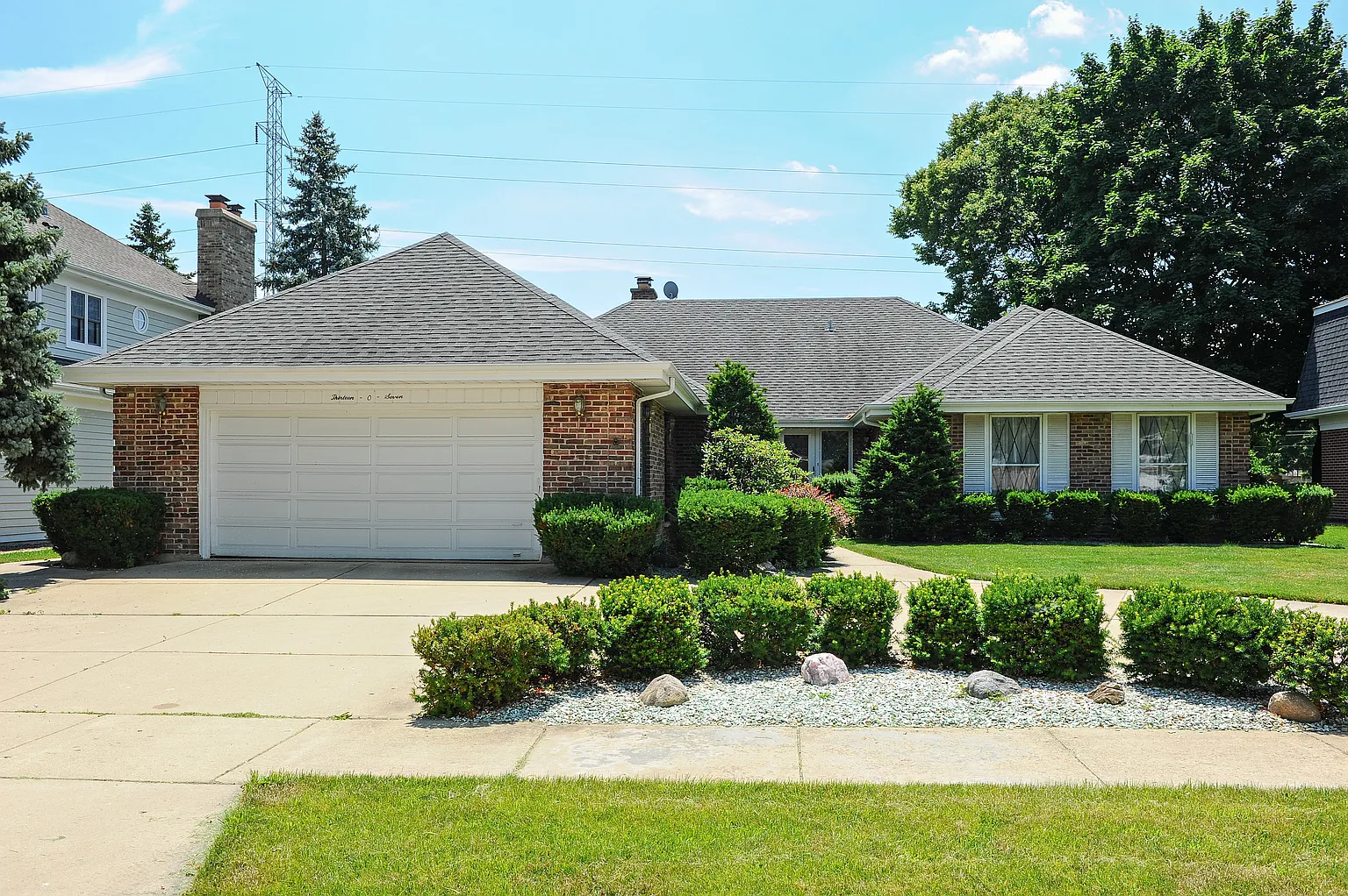 1307 E Crabtree Dr photo 1