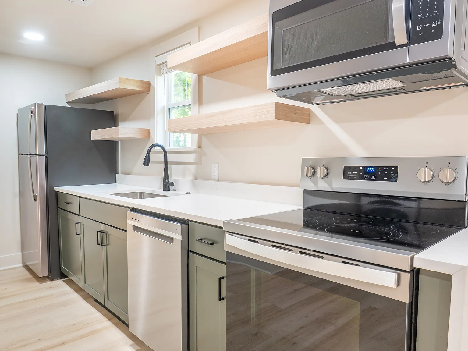 1 bed, 800 sqft, $1,600 — Photo 3