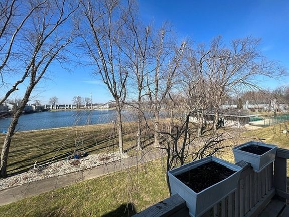 5th image of 9482 Sandpiper Dr E