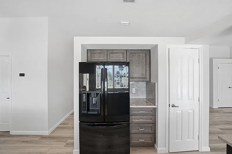 3 bed, 2015 sqft, $4,000 — Photo 2