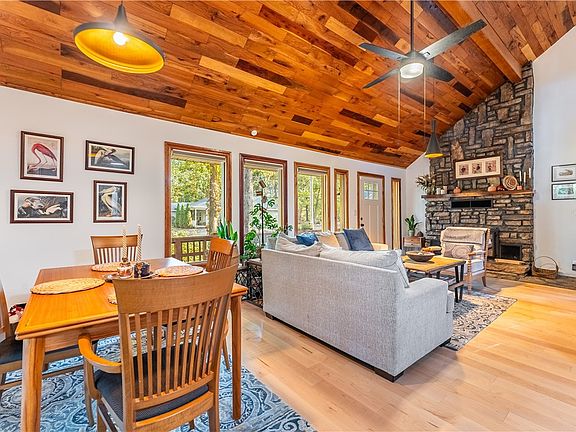 4th image of 4 Avon Ln