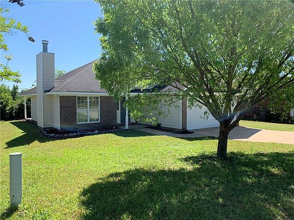 3rd image of 46 Brentwood Dr