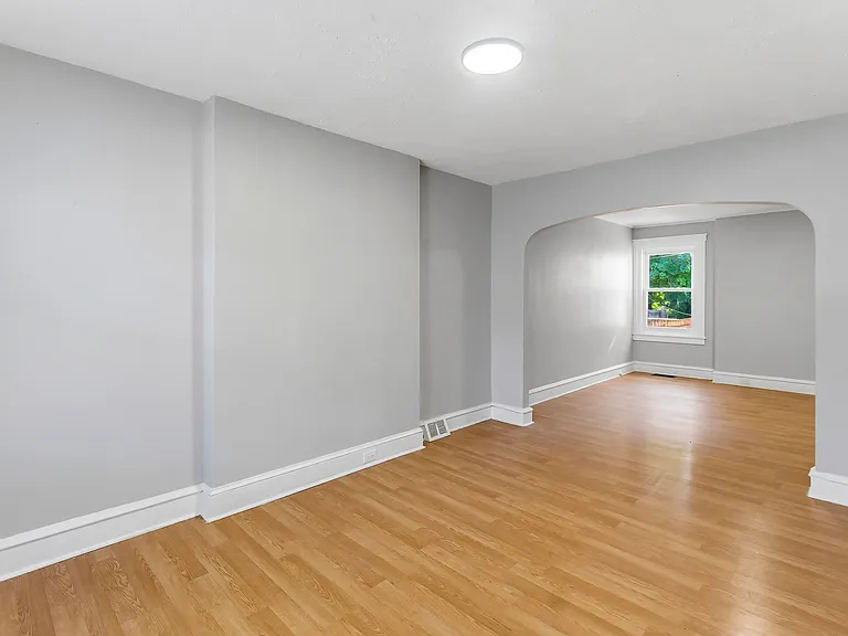 71 Amboy Ave — Photo 1