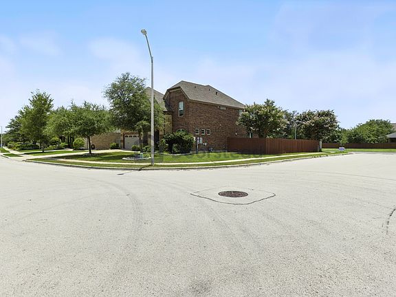 5th image of 601 Brook Meadow Trl