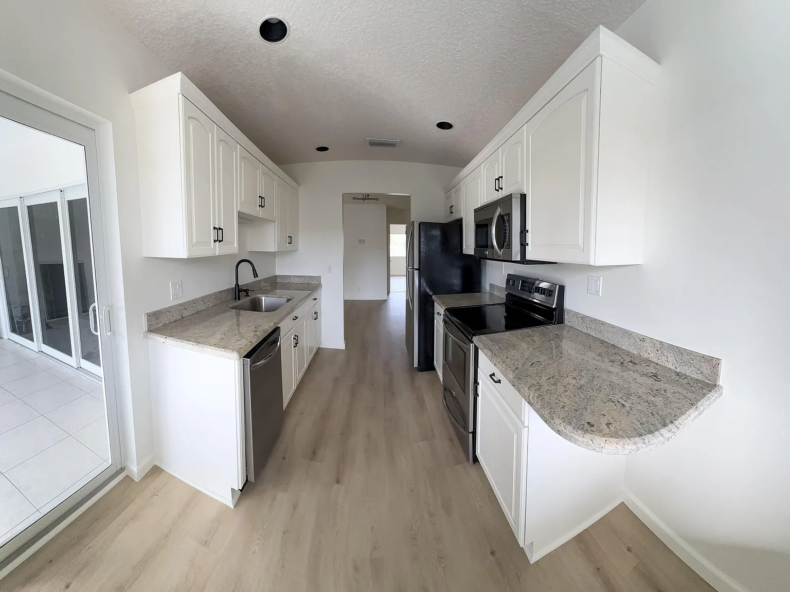 2 bed, 2.0 bath, 1185 sqft, $5,000 — Photo 4