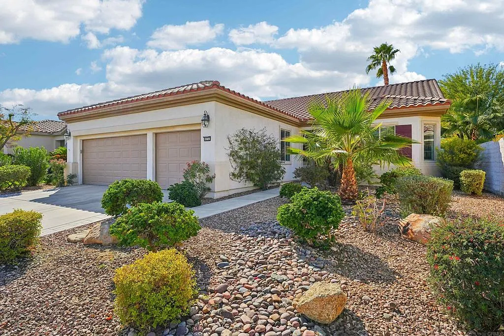 3 bed, 2.0 bath, 2147 sqft, $5,000 — Photo 1