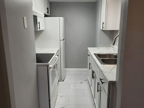 2nd image of 1721 Beacon St #9
