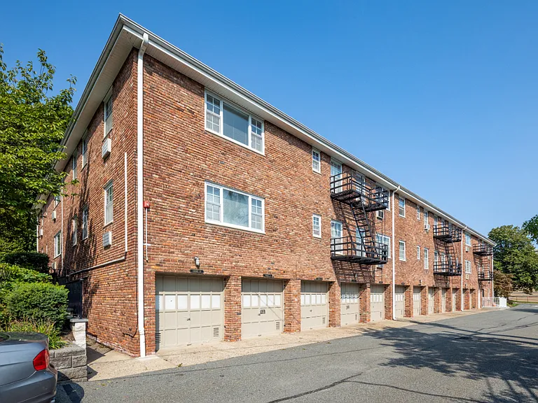 Whitehall Apartments — Photo 18