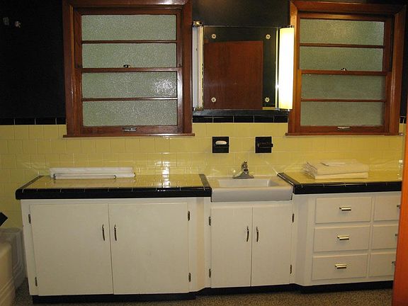 5th image of 125 Louise Dr