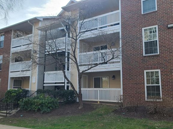3rd image of 1511 Lincoln Way APT 204