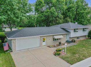 1241 S 7th St, De Pere, WI 54115