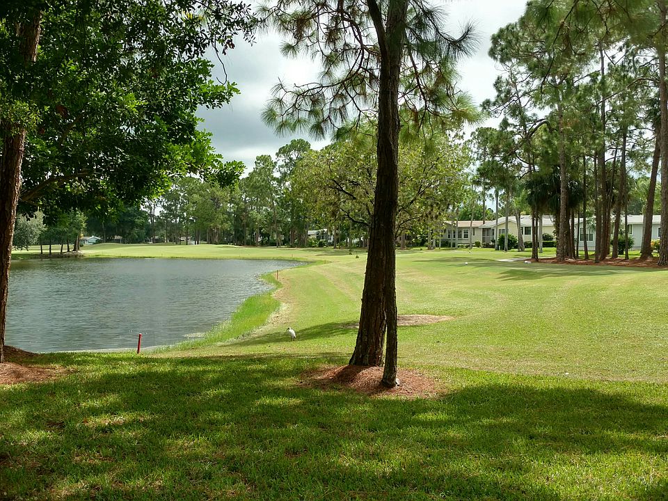 Lake/Golf Course View 