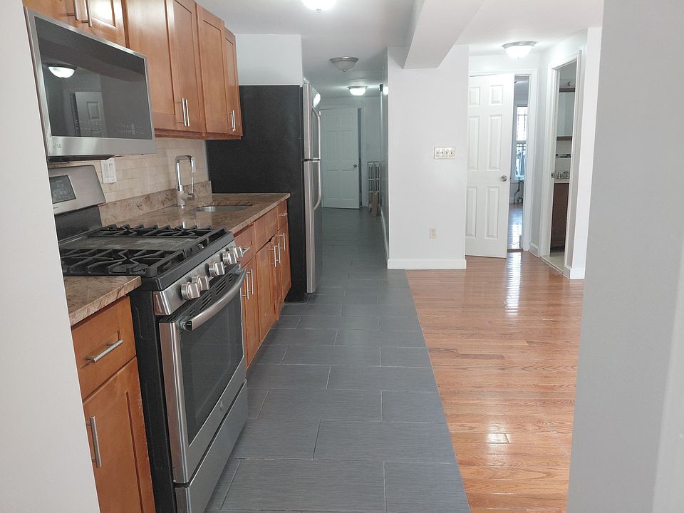 1st image of 242 Quincy St APT 1