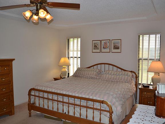 4th image of 284 Edinburgh Ln