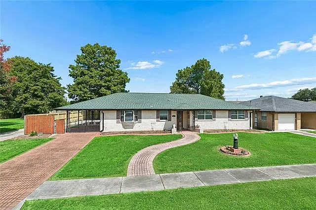 4 bed, 2.0 bath, 1734 sqft, $2,200 — Photo 2