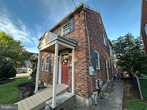 3rd image of 271 S 6th St