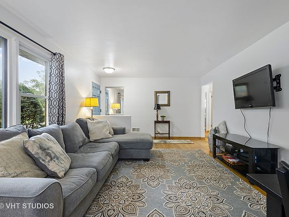 5th image of 9516 Lowell Ave