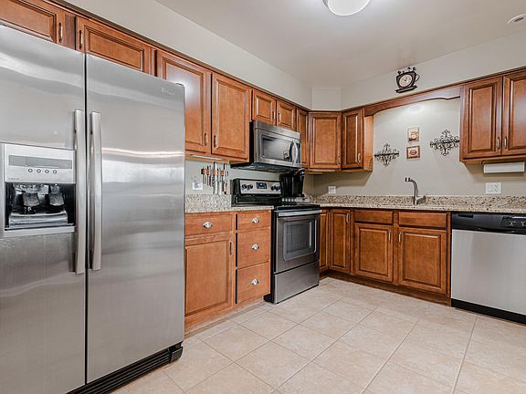 4th image of 4900 Forest Ave APT 404