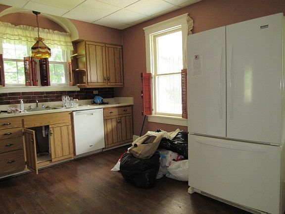 3rd image of 1039 Hillview Ave