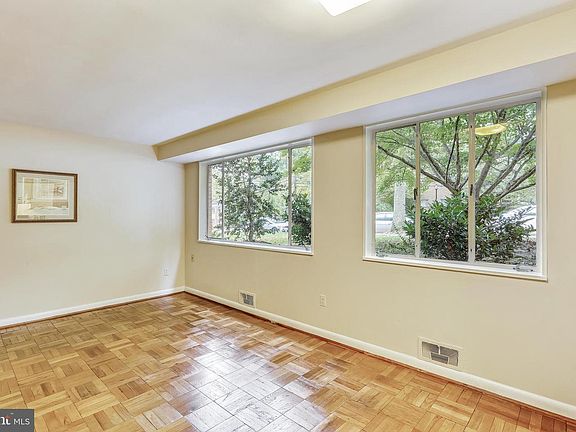 5th image of 10500 Montrose Ave #10500