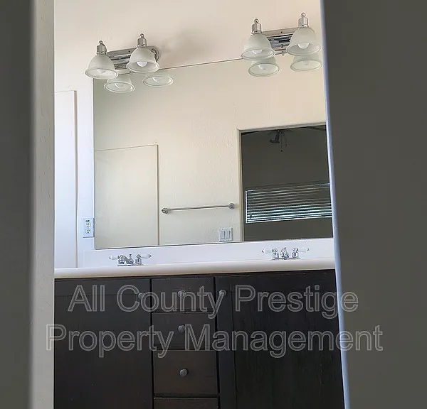 815 E Rose Ln #110 — Photo 6