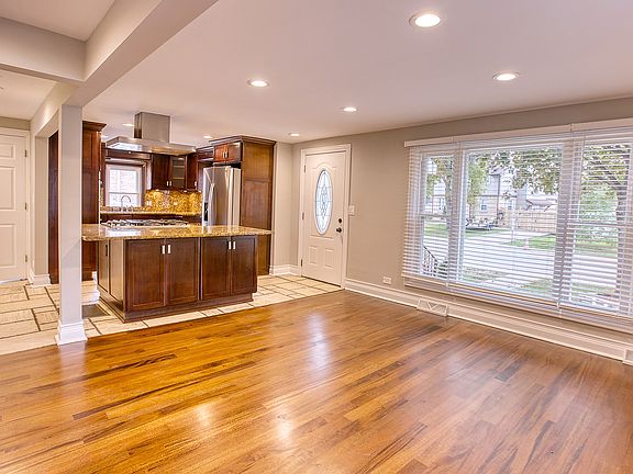 3rd image of 3515 Leyden Ln