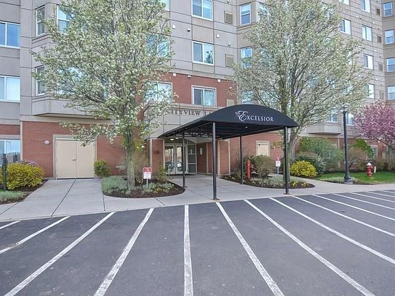 3rd image of 1 Cityview Ln Unit 205