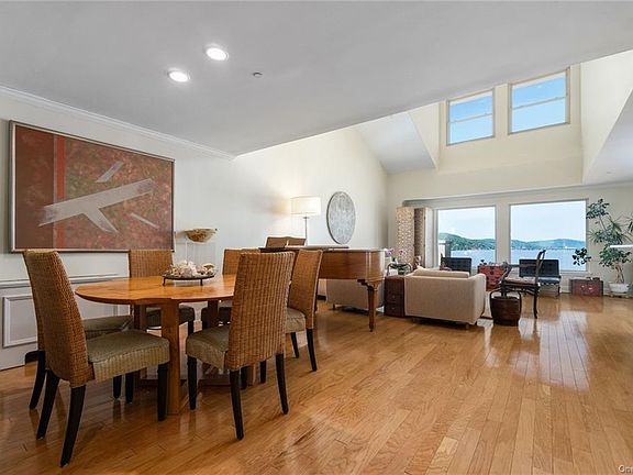 5th image of 405 Harbor Cv Penthouse 405