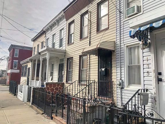 2nd image of 133 Van Horne St