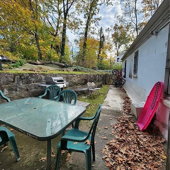 126 Goddard Ave #B — Photo 23