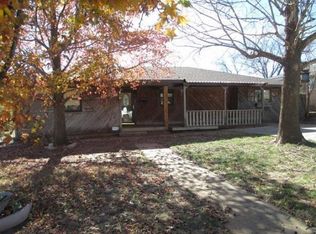 608 E Oklahoma Ave, Weatherford, OK 73096