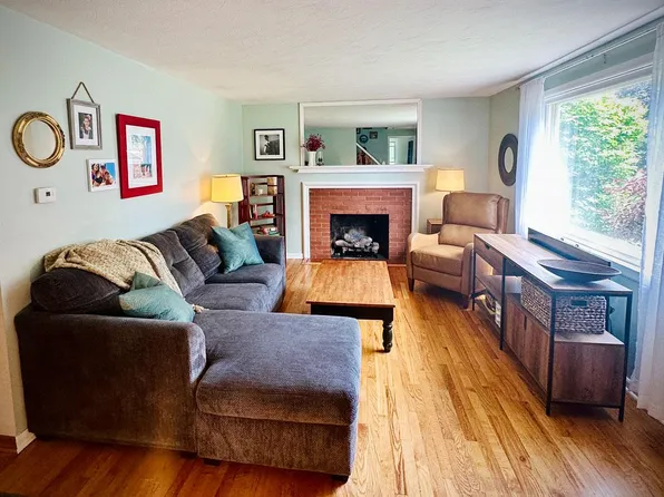 122 Sargent Ln, Liverpool, NY 13088