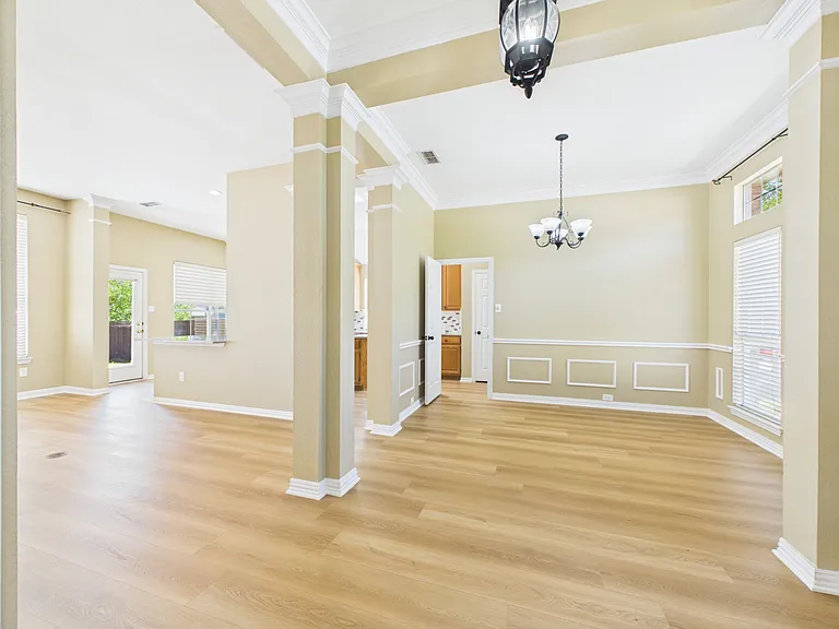 2208 Sagebrush Dr — Photo 3