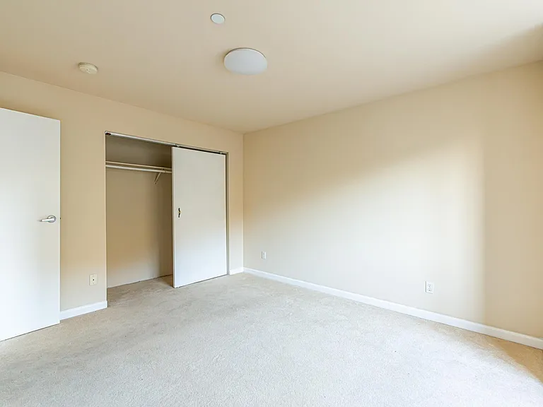 140 Caldecott Ln #4 — Photo 5