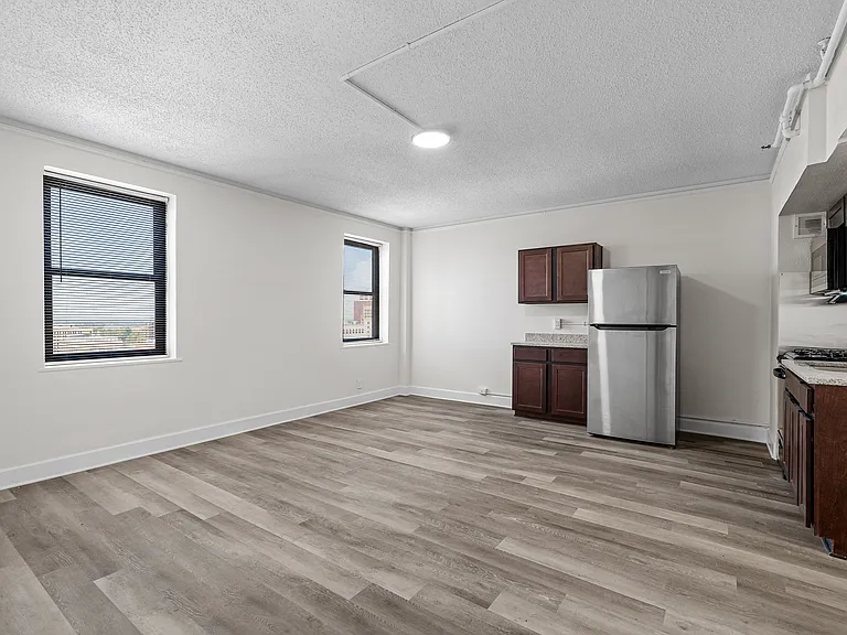 Fairmont Tower Apartments — Photo 44