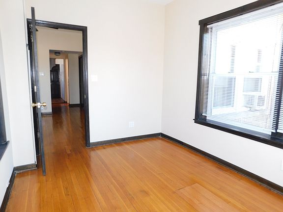 5th image of 1635 W Touhy Ave APT 3N