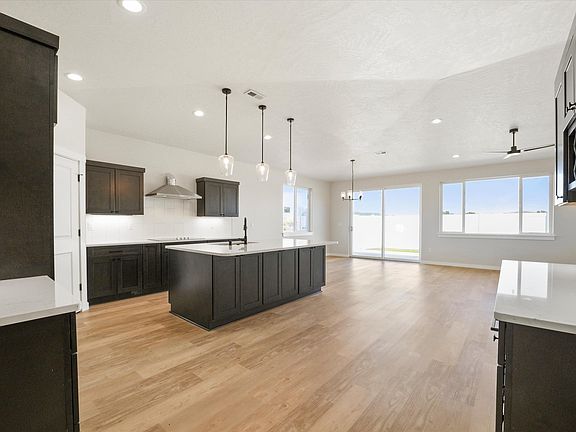 2nd image of 1109 Fairhaven Loop