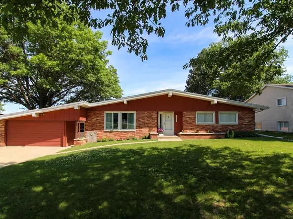 1205 E Ave, Grundy Center, IA 50638