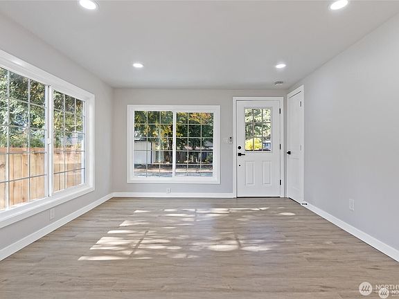 4th image of 21117 129th Avenue E
