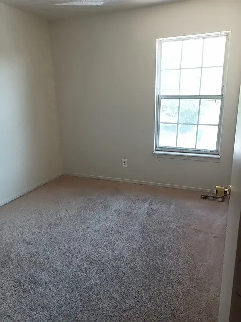 3 bed, $1,100 — Photo 4