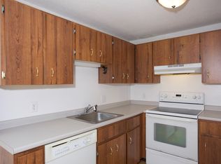 201 Twin Lakes Dr #201, Halifax, MA 02338