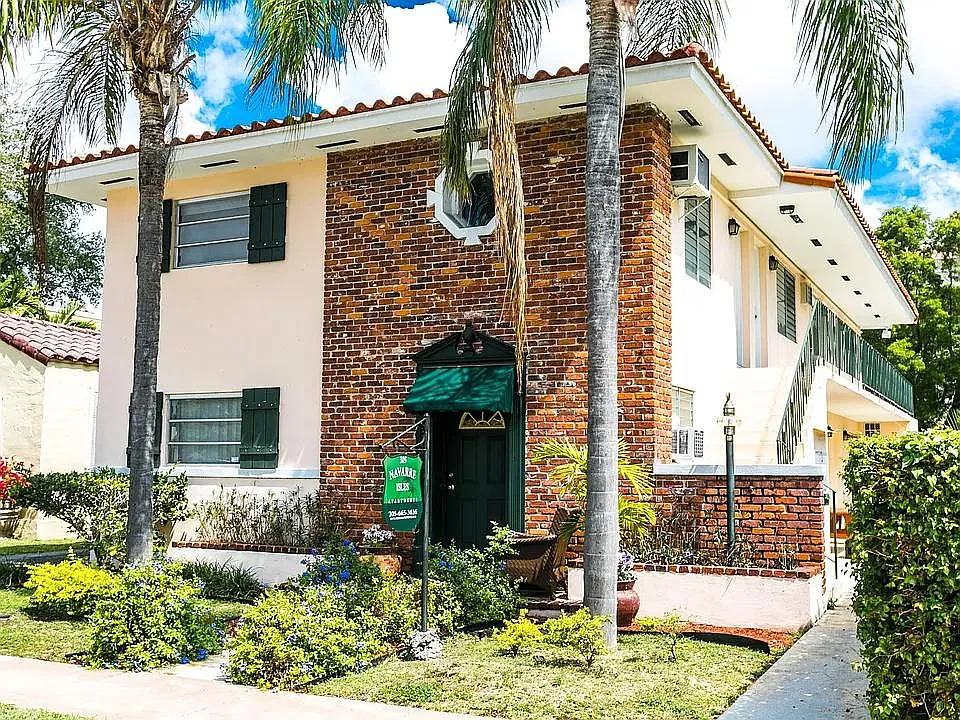305 Navarre — Photo 1