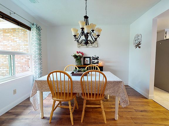 4th image of 146 E Ashland Ave