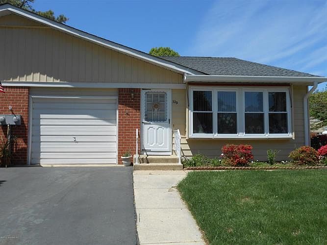 1st image of 32B Monticello Dr