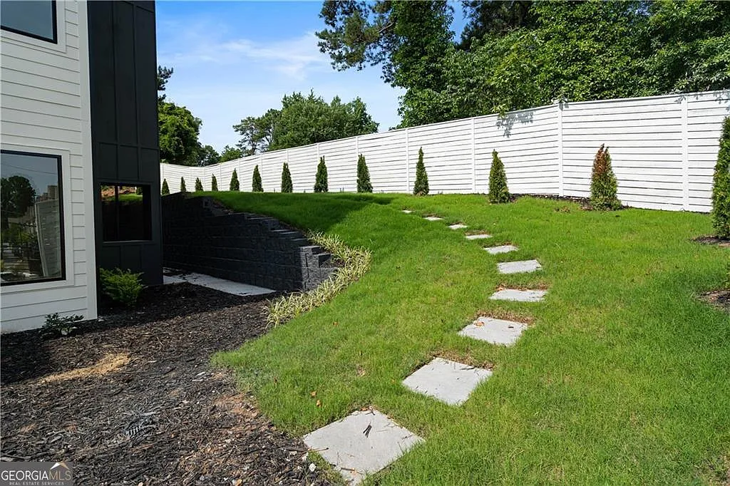 2 bed, 2.0 bath, 1105 sqft, $1,950 — Photo 4