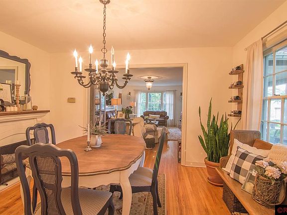 5th image of 317 Oak Knoll Blvd