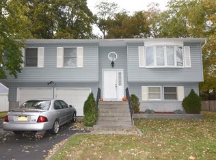 2 Dimond Ave, Cortlandt Manor, NY 10567