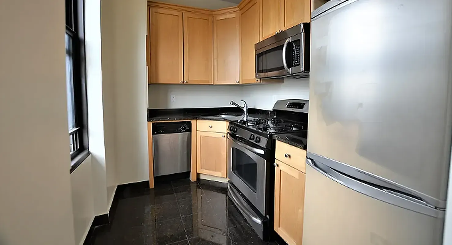 166 2nd Avenue — Photo 3