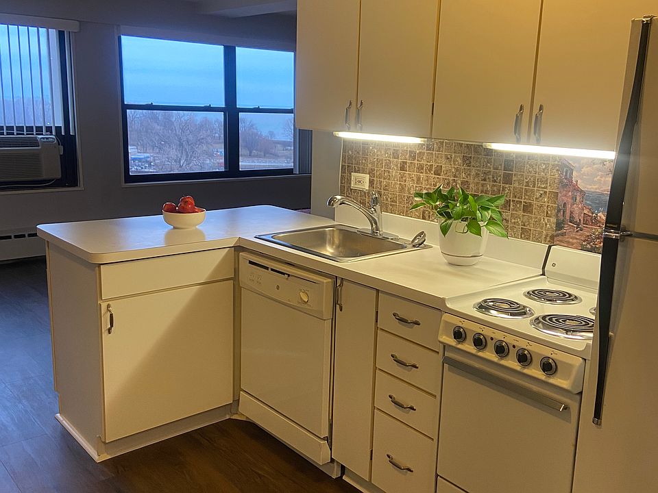 1st image of 3410 N Lake Shore Dr APT 11C