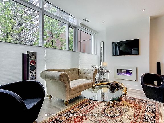 3rd image of 32 Davenport Rd #106